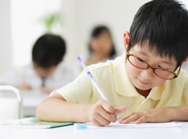 子どもにメガネを掛けさせても大丈夫？